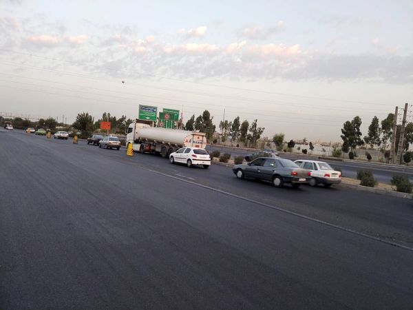 روکش آسفالت بزرگراه آزادگان در محدوده منطقه 19 با پخش 24 هزار و 360 تن ترمیم اساسی شد

