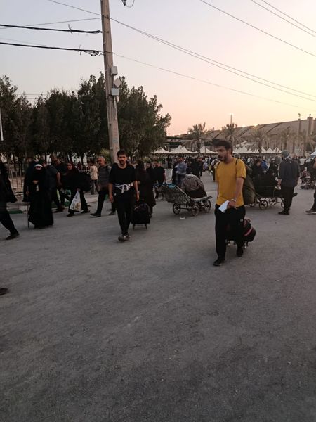 « پای کار حسین خواهیم ماند »