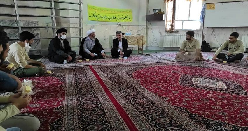 بازدید اعضای هیات رئیسه دانشگاه  صنعتی قم از اردوی جهادی 

