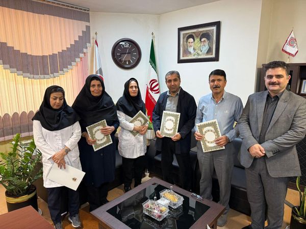 تقدیر از کارمندان انتقال خون ایلام به مناسبت روز کارمند