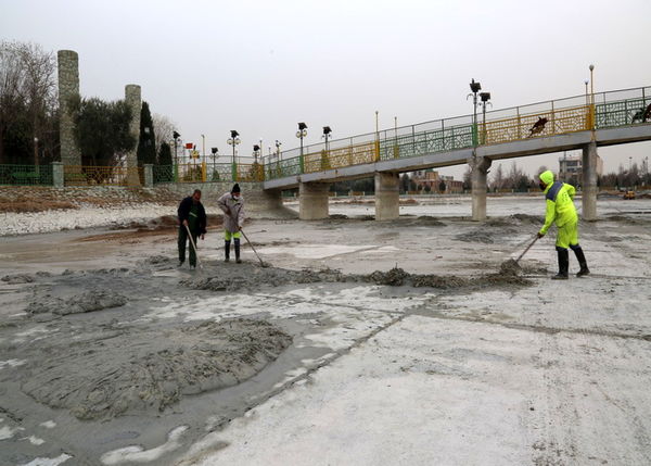 با صرفه جویی 400میلیون تومانی در بودجه شهر، لایروبی دومین دریاچه مصنوعی شهر تهران آغاز شد
