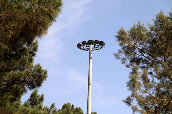 اصلاح روشنایی و بازپیرایی بوستان های منطقه ۱۹ در قالب طرح مشارکتی «من شهردارم»