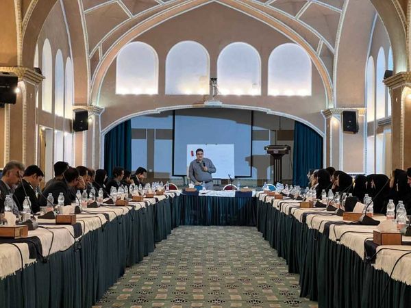 برگزاری دوره آموزشی بازاریابی درون شعبه ای در بانک ایران زمین
