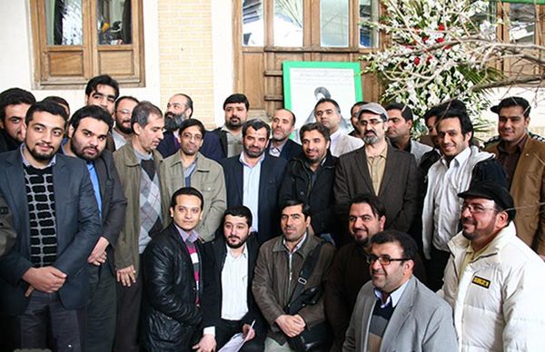 بیت امام در قم گلباران شد