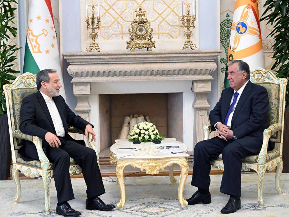 دیدار عراقچی با رحمان؛ عزم ایران برای گسترش روابط با تاجیکستان

