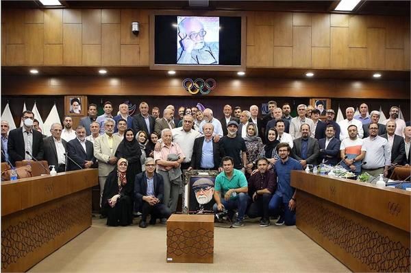 هر جامعه ای که از پیشکسوتان خود انقطاع کند، درختش خشک خواهد شد