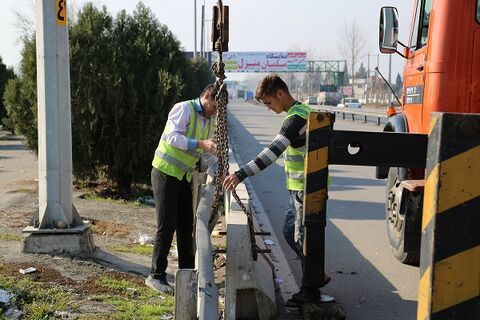ارتقای ایمنی بزرگراه شهید چمران با جایگزینی  نیوجرسی به جای گاردریل 


