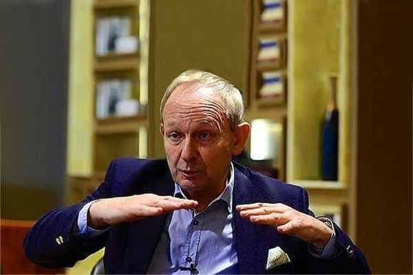 مامور سابق ام آی ۶ به پرس تیوی میآید