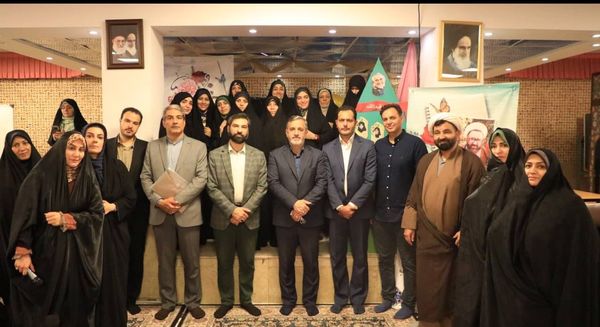 تجلیل شهردار منطقه۱۲ از معلمان مدرسه امام سجاد ۲
