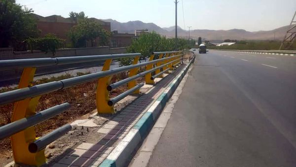رنگ‌آمیزی ۴۵۰۰ متر هندریل در بزرگراه شهید زین‌الدین
