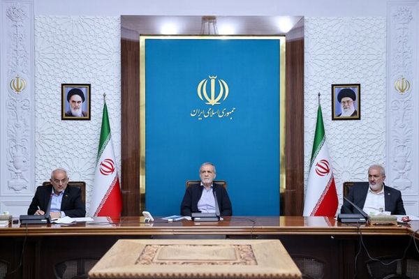 پزشکیان: با مدیریت صحیح منابع، پروژه‌های نیروگاه‌های تجدیدپذیر بدون فشار بر ذخایر ارزی اجرا می‌شوند

