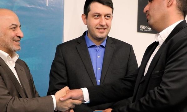 از جاری شدن اشک شوق برنده زنجانی تا باور نکردن برنده شدن شهروند ایلامی / جوایز برندگان جشنواره عید تا عید بیمه دی اهدا شد

